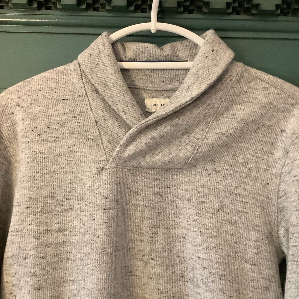 New! 🤩 Free Assembly Shawl Collared Sweater - Picture 4 of 7